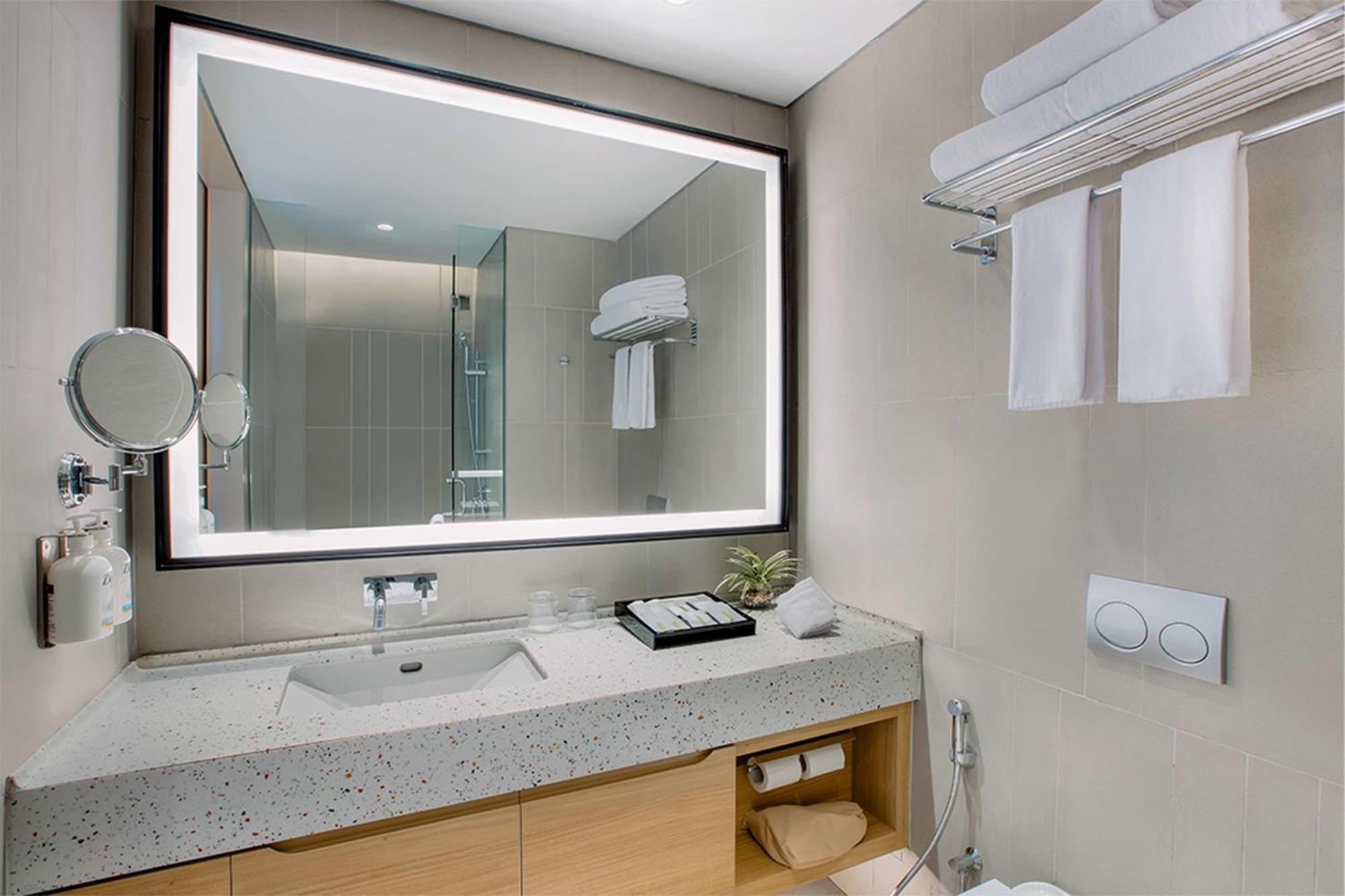 Holiday Inn Lampung Bukit Randu By Ihg Bandar Lampung Kültér fotó